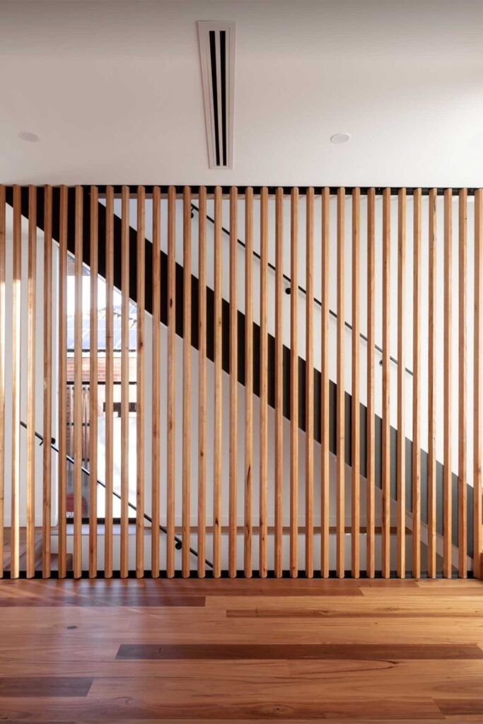 Listelli legno parapetto scala