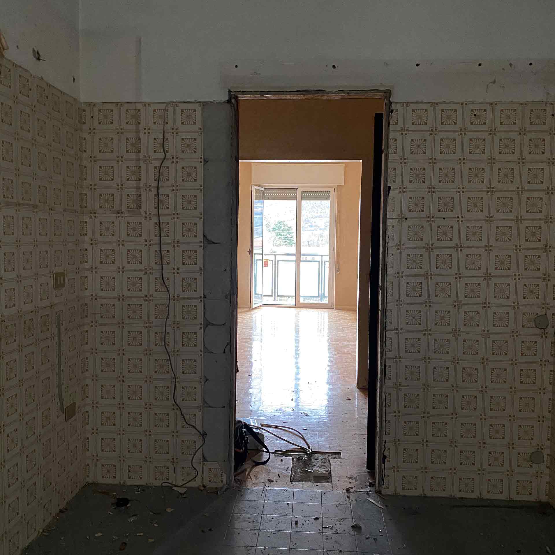 kitchen_table_work-l