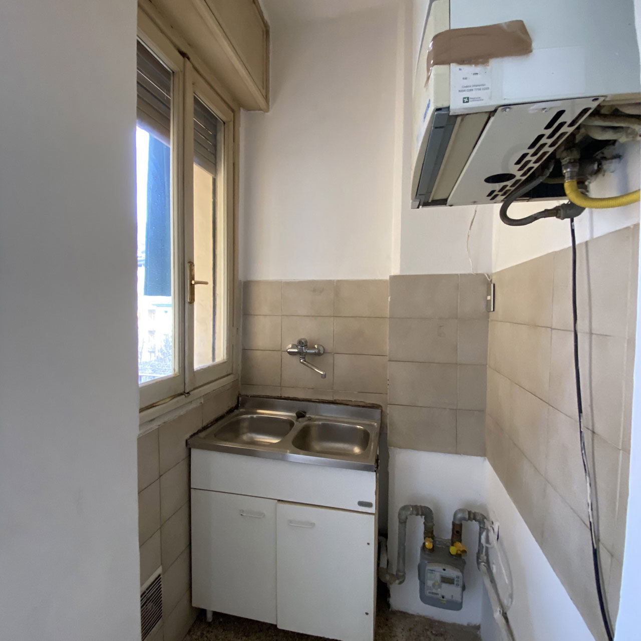 kitchen_window_before-l